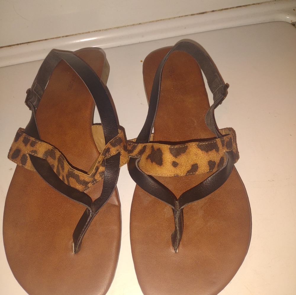 Woman's Maurices Slingback Flat Sandles Leopard Brown Buckle Strap size 9‎
